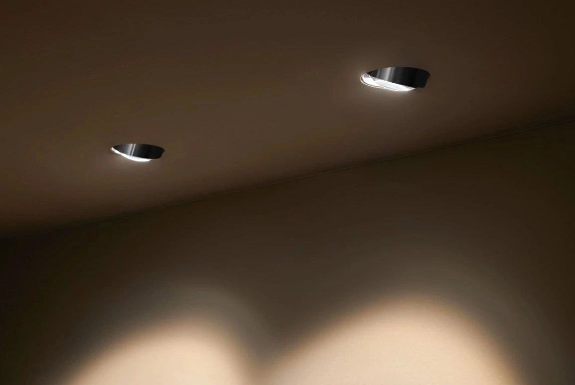 Più piano pure - Spotlight shiny white lens and matt black tube