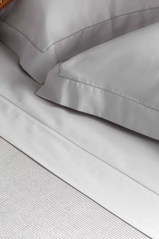 Bed Linen Poltrona Frau Riomaggiore