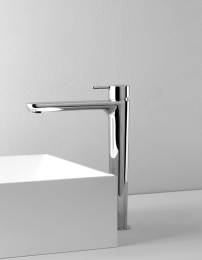 Contemporary Lines Queen