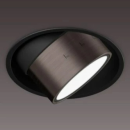 lui piano edge - Spotlight