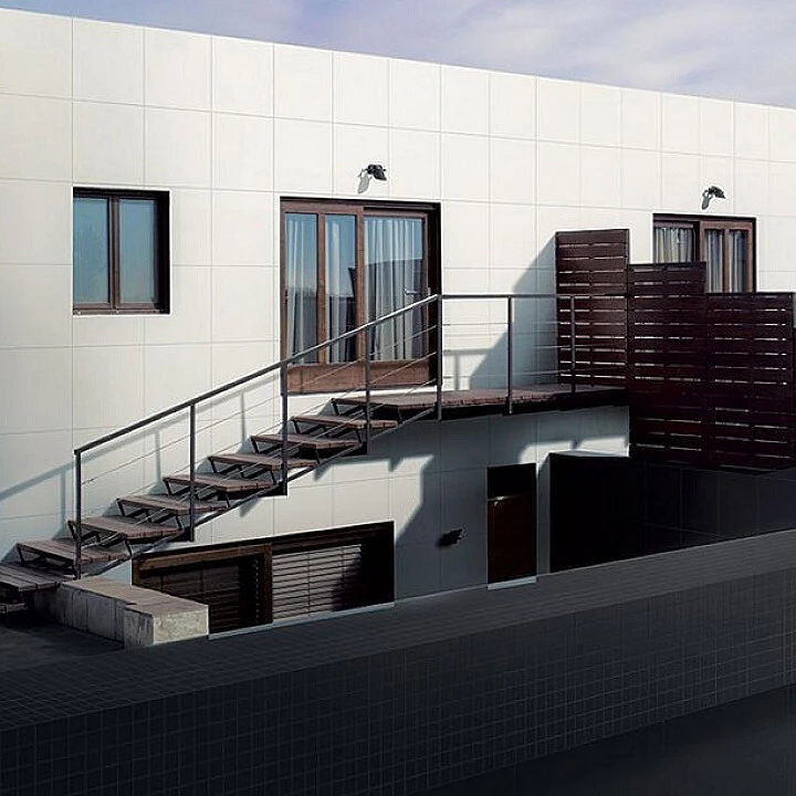 Iris Maxfine Ivory Black Naturale Sq. P310247MF6