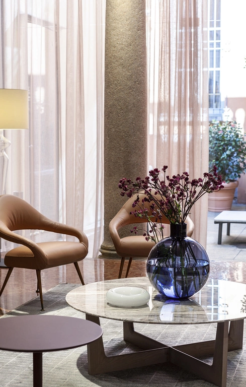 Ilary Coffee table with wood base Poltrona Frau