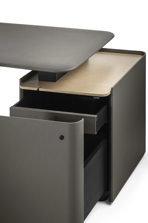 Trust Small desk Poltrona Frau