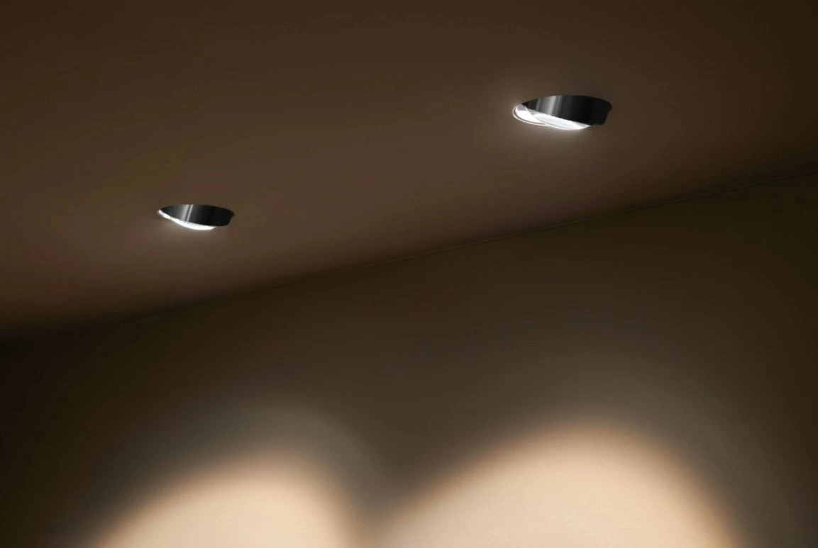 Più piano pure - Spotlight shiny white lens and matt black tube