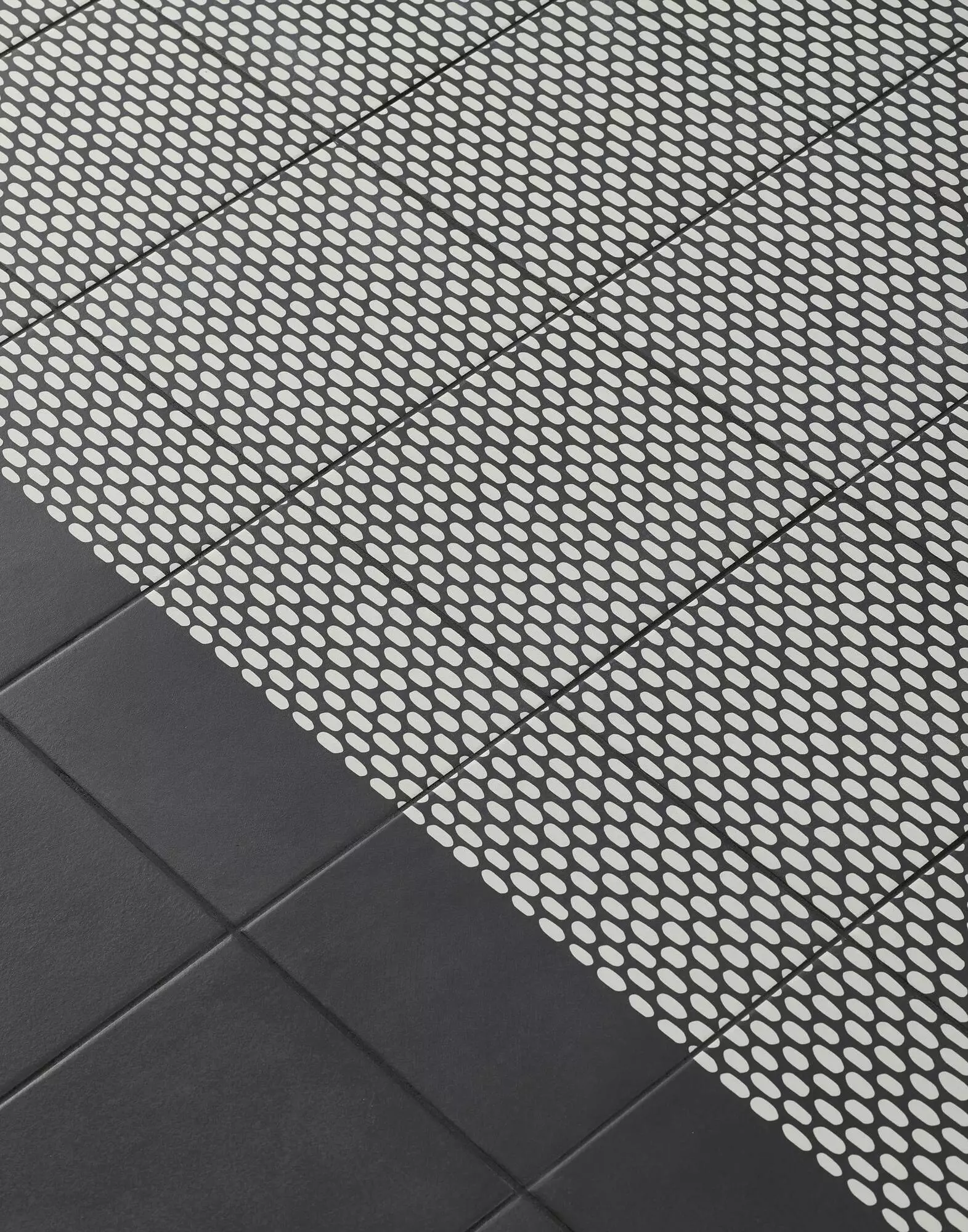 Mutina Tape Mesh Half Black 20,5X20,5 RETA41